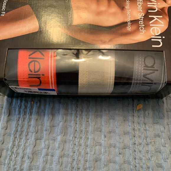 Calvin Klein Men's (X-LARGE) MICROFIBER STRETCH WICKING TECH LOW RISE TRUNKS - Picture 5 of 6